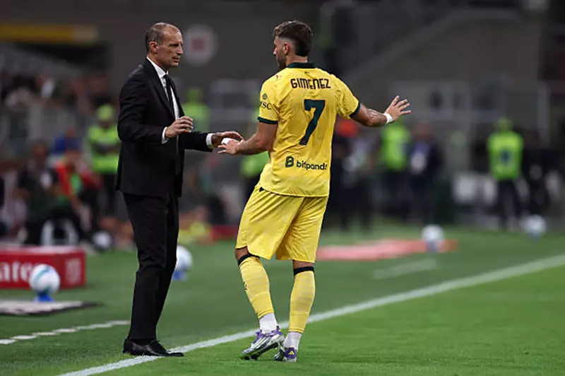 سانتياجو خيمينيز وأليجري مدرب ميلان